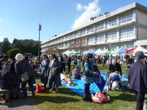 昼食の様子