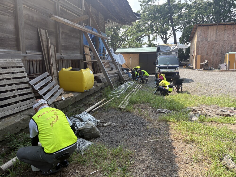 輪島の重蔵神社で草取り