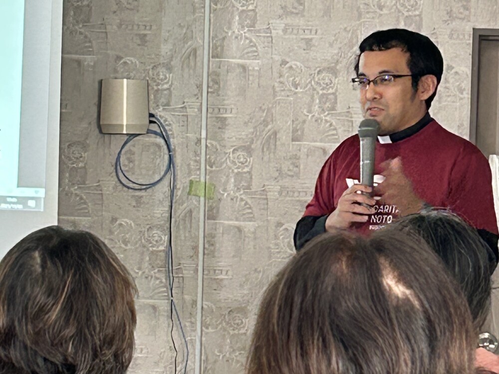 片岡義博神父様