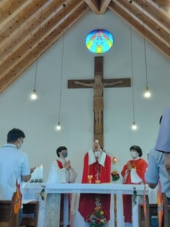 韓国からの李神父様とともに